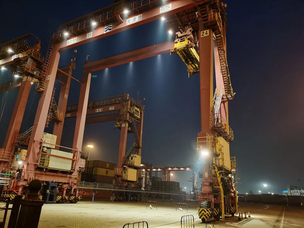 LF46S Series Floodlight Port Crane Application Case